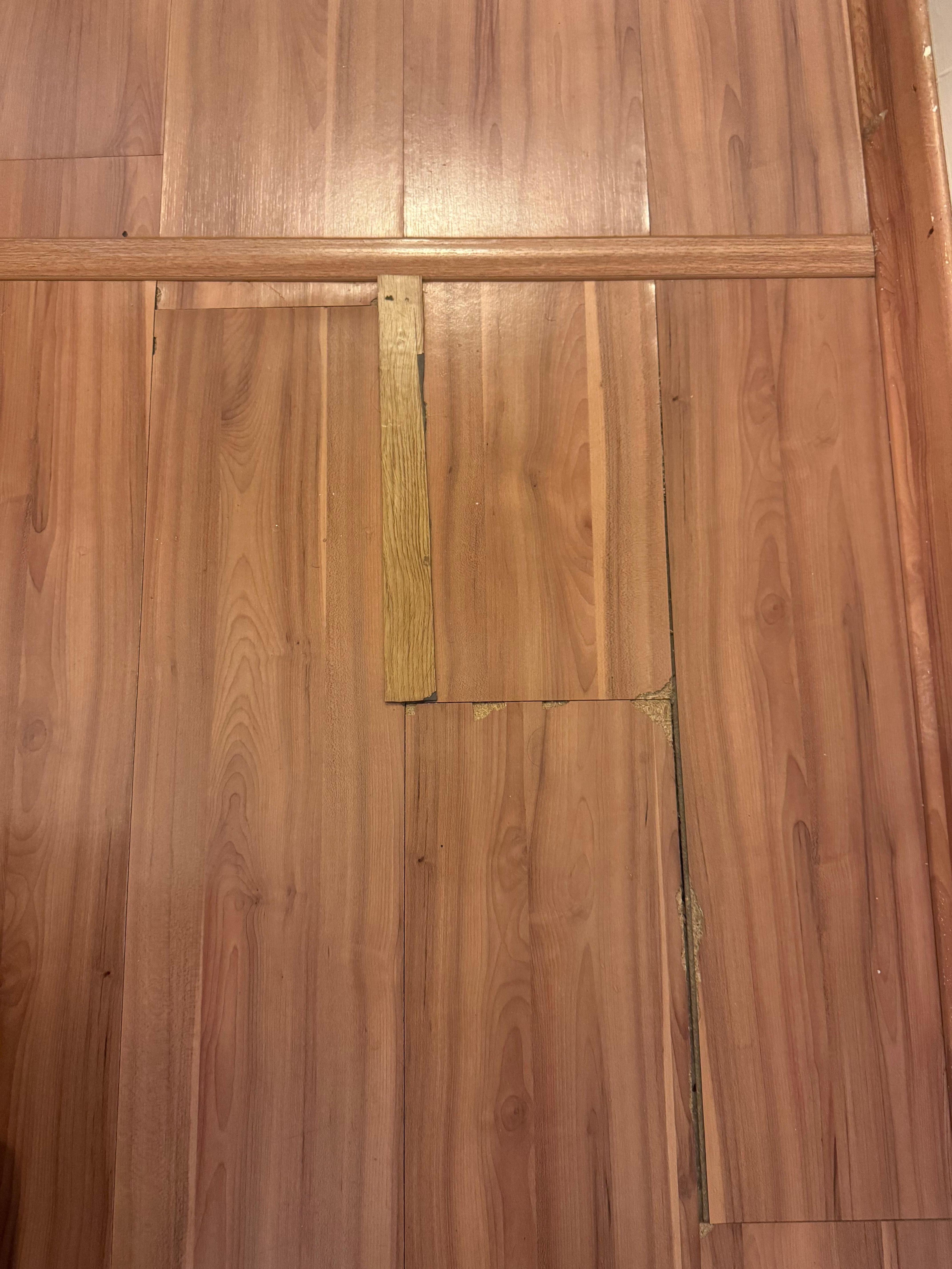 Piso quebrado, mal remendado 