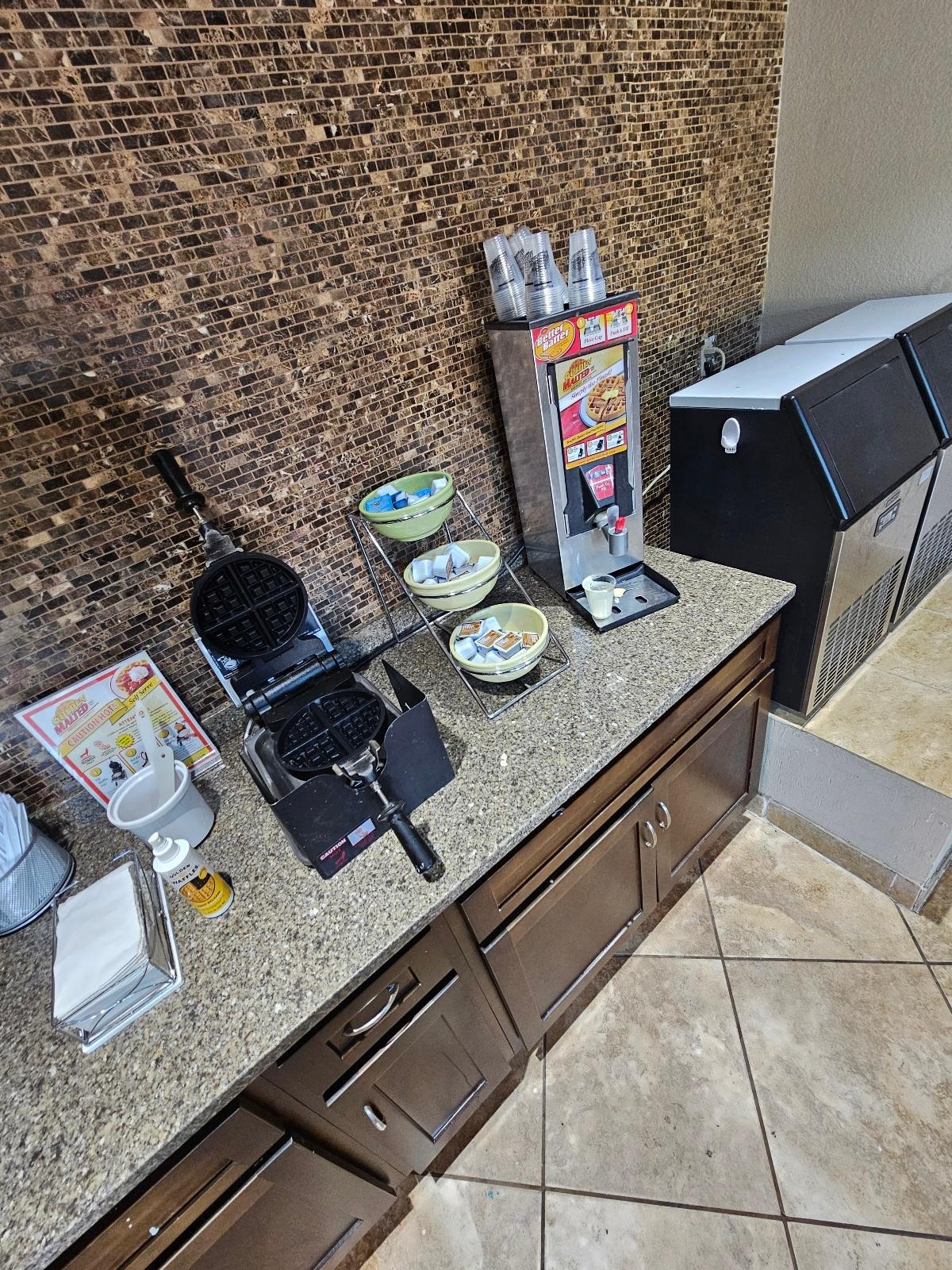 They breakfast area was disgusting 🤢 It was dirty at 8 O'clock at night when I arrived and even more disgusting the next day.