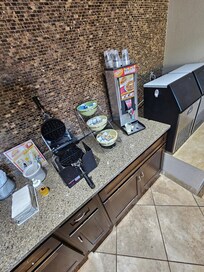 They breakfast area was disgusting 🤢 It was dirty at 8 O'clock at night when I arrived and even more disgusting the next day.