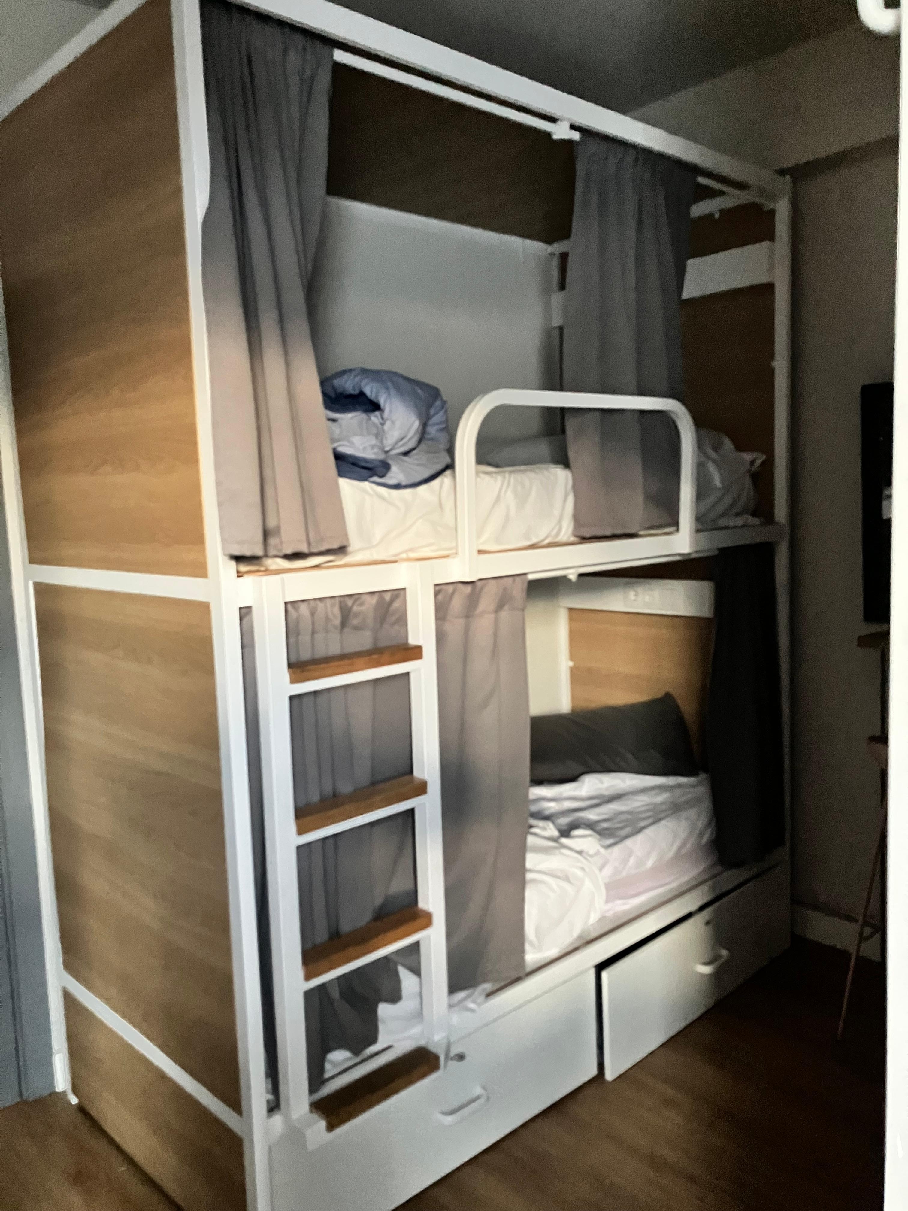 ユニットには2段ベットが3台。6名部屋でした。