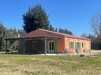 La maison vue du jardin