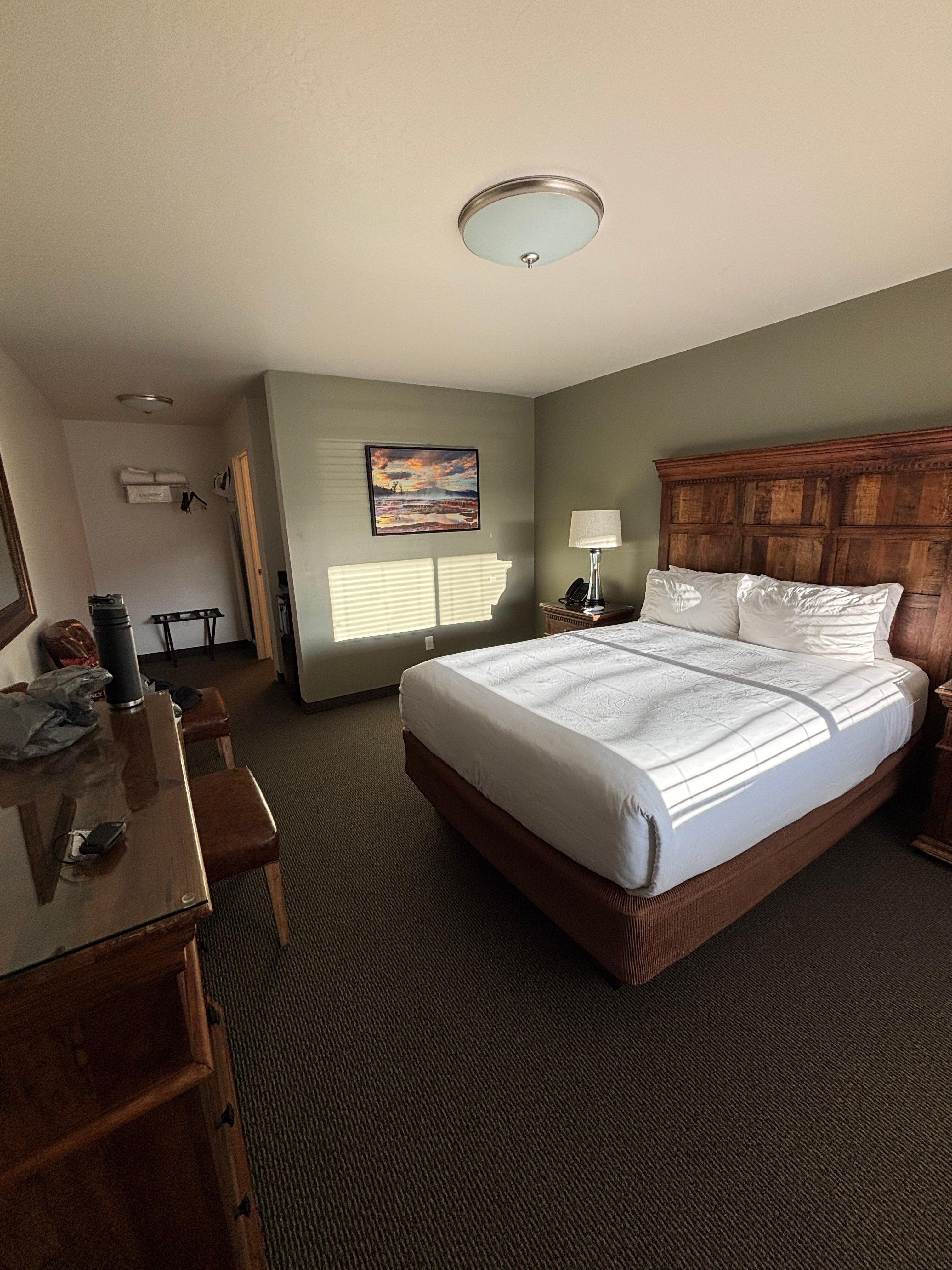 Single queen bed room