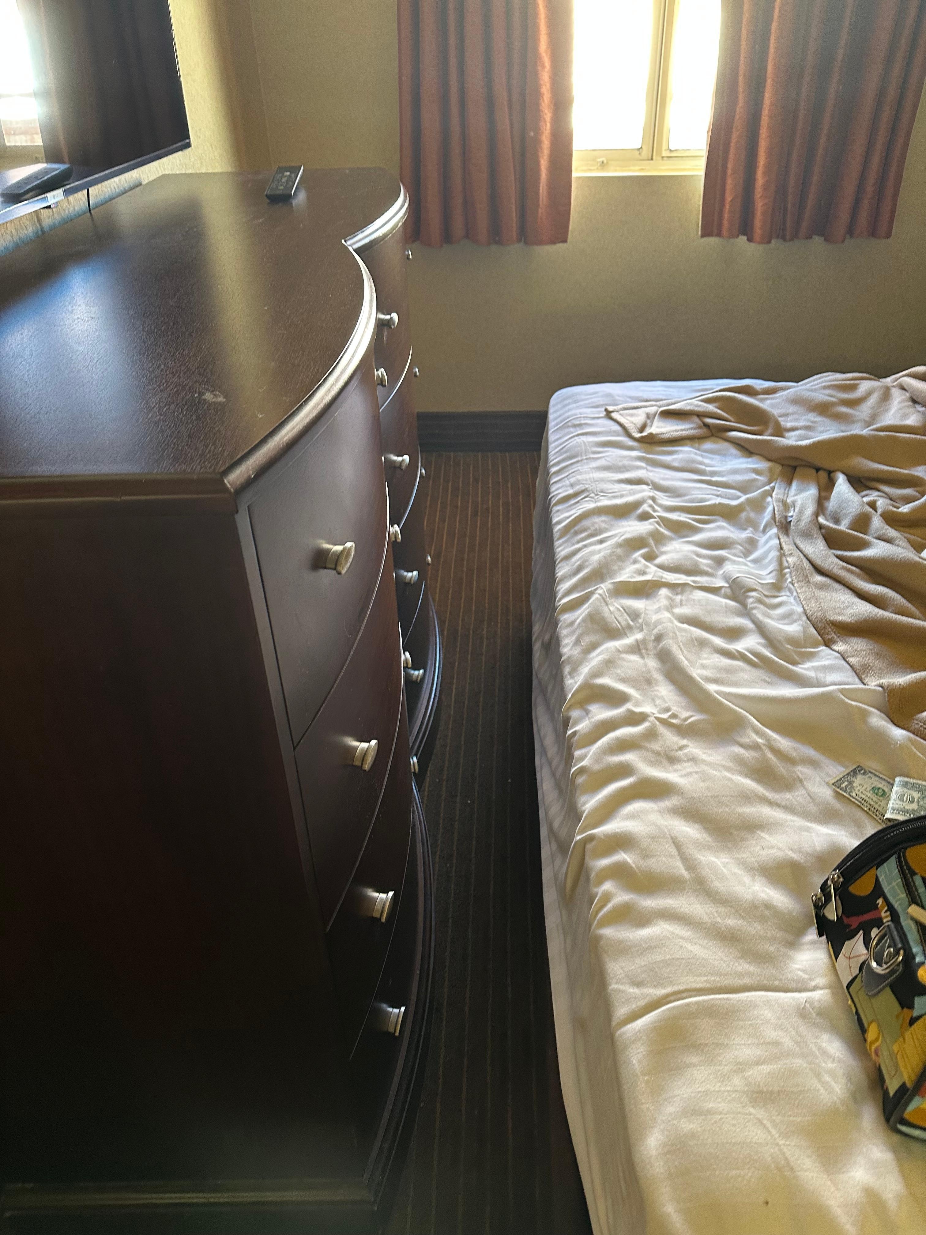 Zero room in the bedroom