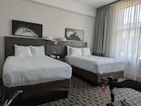 Double queen room.