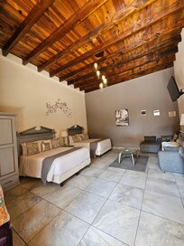 Nice, impeccable room, way too spacious, TV way too little to watch it while in bed, only local channels on VIX, no hotel Netflix , Hulu, or YouTube available. Coffeemaker connecting cable barely reaches the plug, complimentary water, nice bath/showe