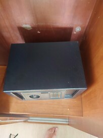 safe not attached to closet anyone can pick up and leave with it