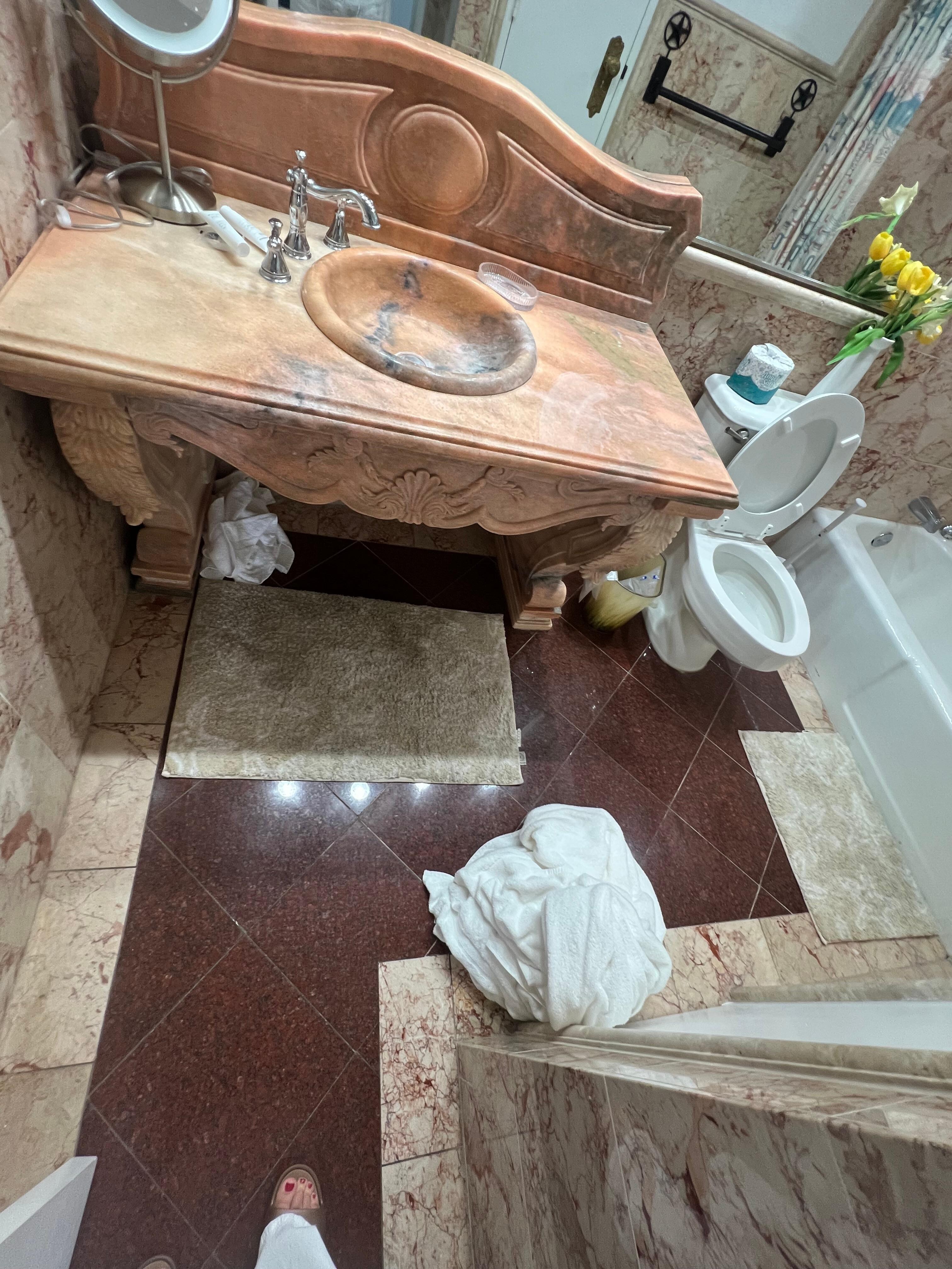 Arrived to a dirty bathroom not cleaned! 