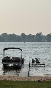 Lovely pontoon available for rent